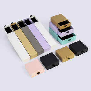 China Fashion Magnetic Folding Box Packaging Clothes Gift Package with Magnetic Lid Cardboard